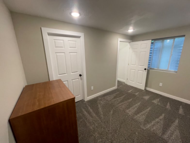 Building Photo - 854 S 600 E