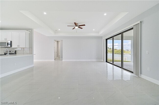Building Photo - Gorgeous custom built 3/2/1 water front si...