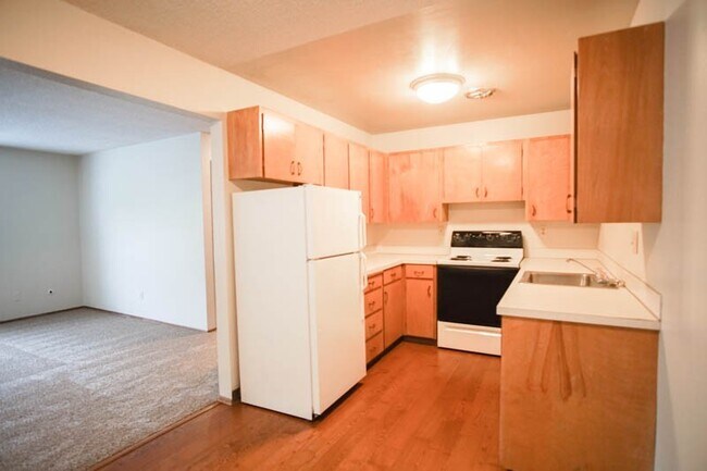 Building Photo - Mid-Century 2-Bedroom in Sullivan's Gulch-...