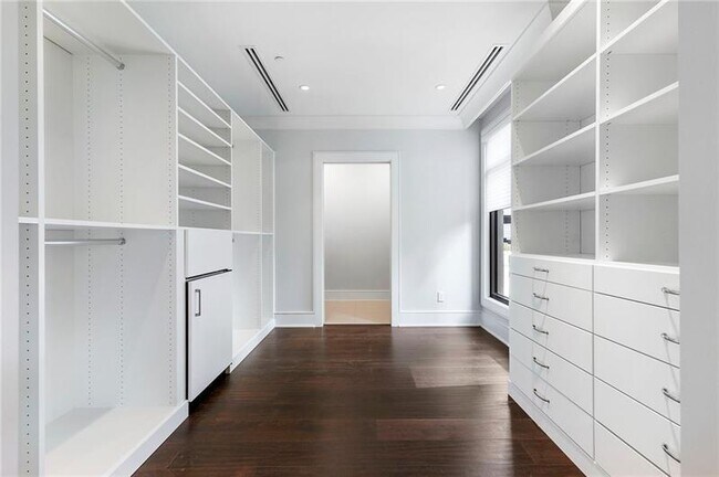 Building Photo - 3376 Peachtree Rd NE