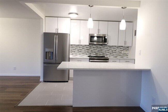 Building Photo - 1600 Center St