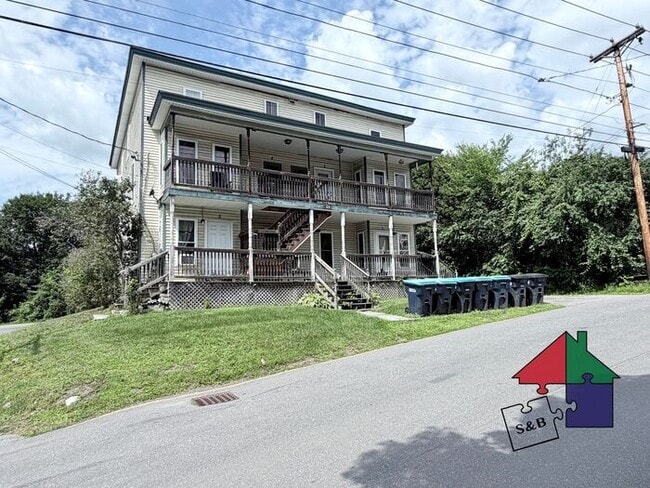 Building Photo - Barre City 2 Bedroom - Heat Included!
