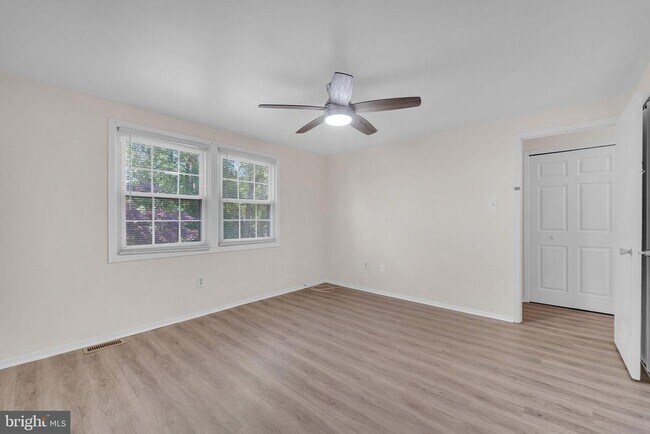 Building Photo - 40 Rittenhouse Dr