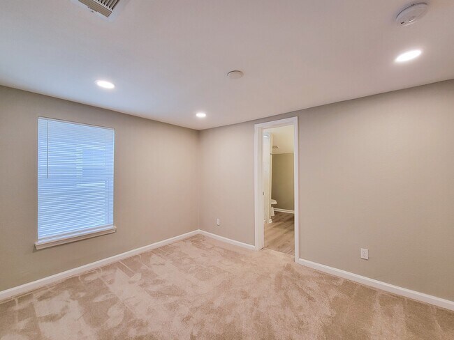 Building Photo - 1107 Roosevelt