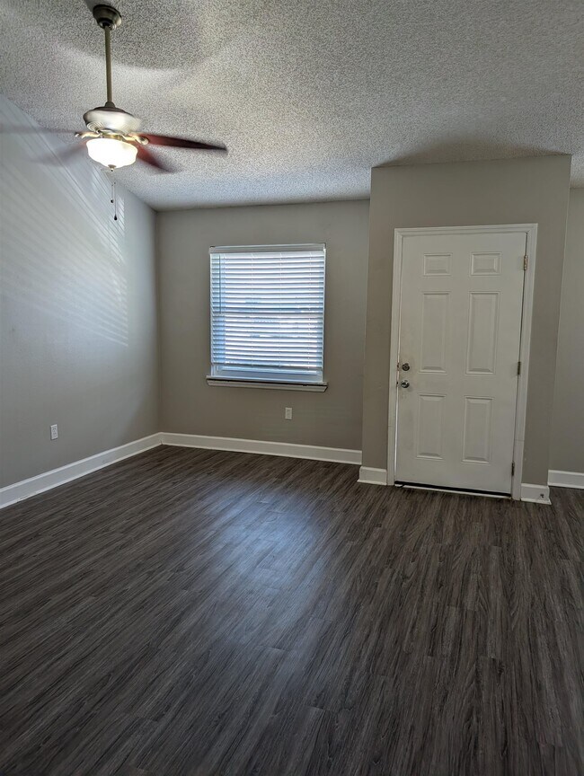 Building Photo - 447 Cactus St