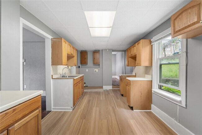 Building Photo - 160 Hazelwood Ave