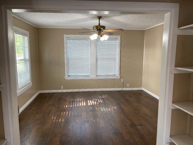 Building Photo - 1811 Bolivar St