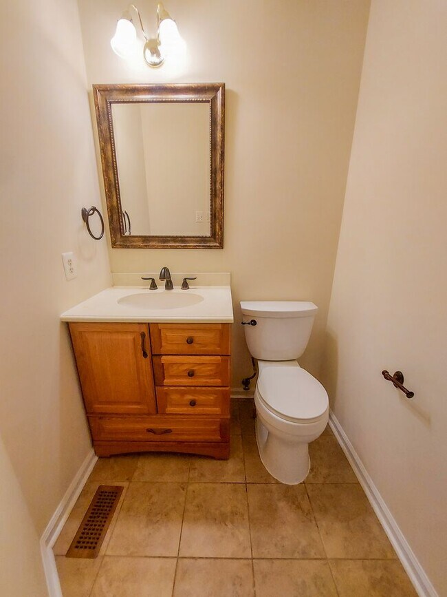 Building Photo - Charming and Updated 3BR/2.5BTH townhome in desirable Germantown, MD