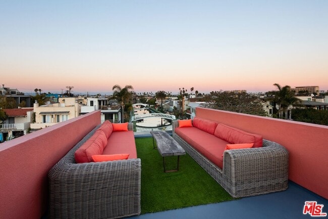 Building Photo - 2217 Grand Canal