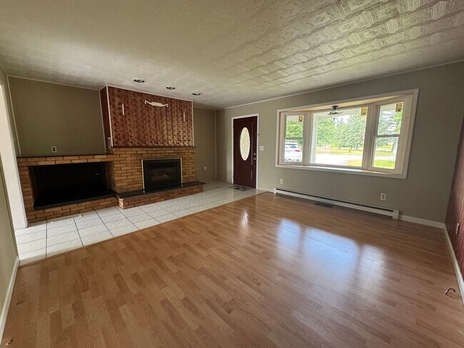 Building Photo - Charming 3 bedroom home for rent.