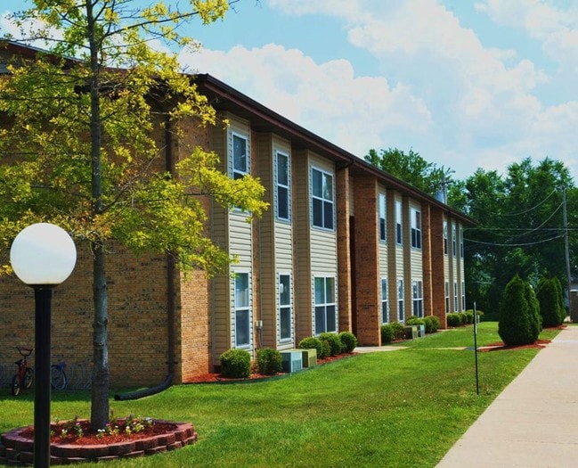 Building Photo - Eagle Crest