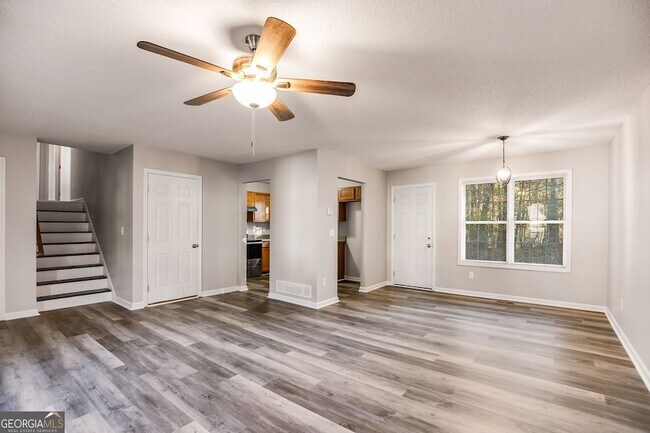 Building Photo - 380 River Trace Dr