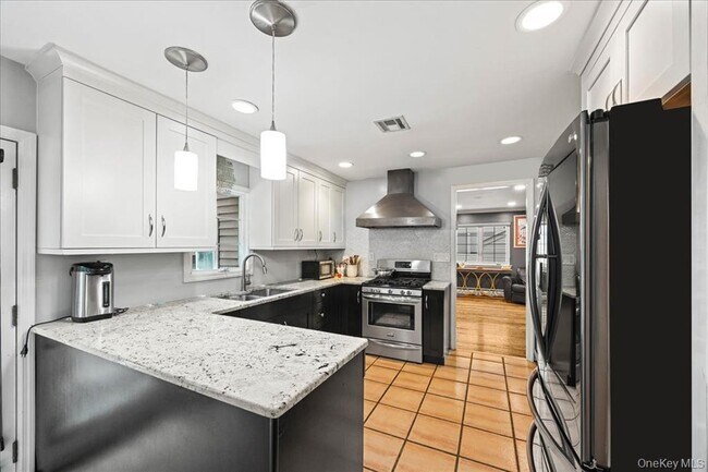 Building Photo - 1127 Fordham Ln