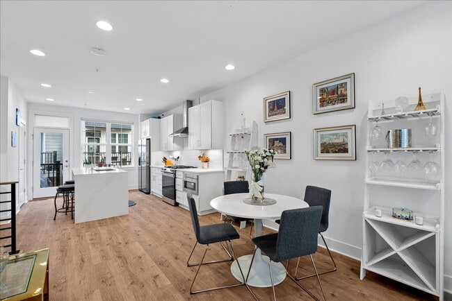 Building Photo - Modern 2024 Townhome with Rooftop Terrace.