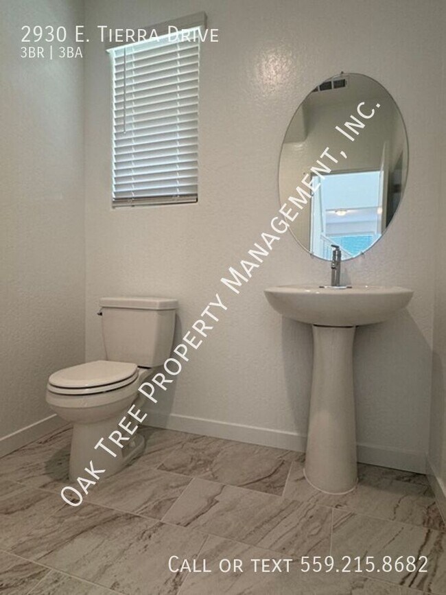 Building Photo - 2930 E Tierra Dr