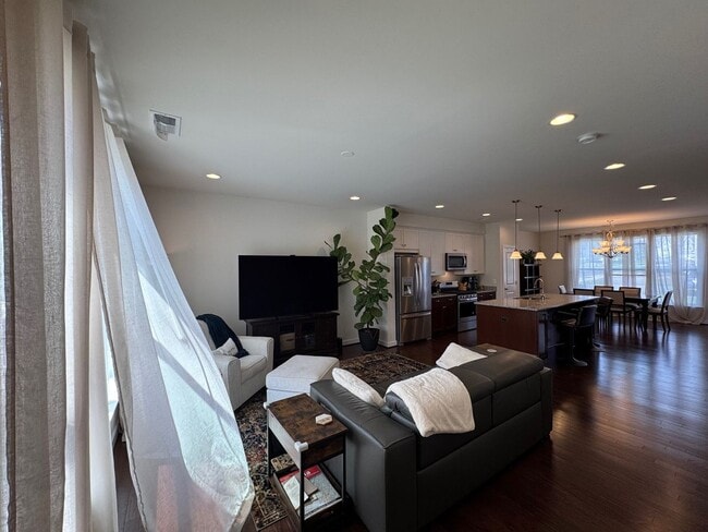 Building Photo - Preston Lake Townhouse