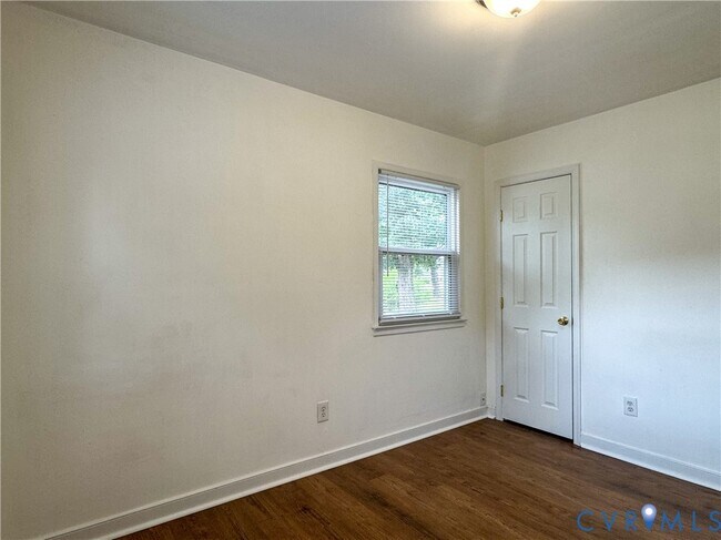Building Photo - 2590 Pinehurst Dr