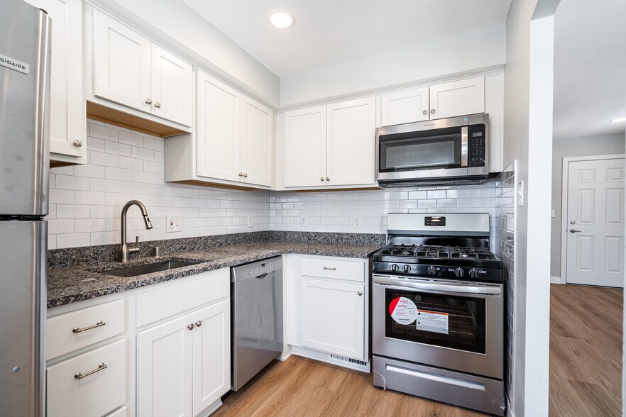 Building Photo - 4304 N Sheffield Ave