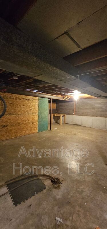 Building Photo - 1315 E 123rd Terrace
