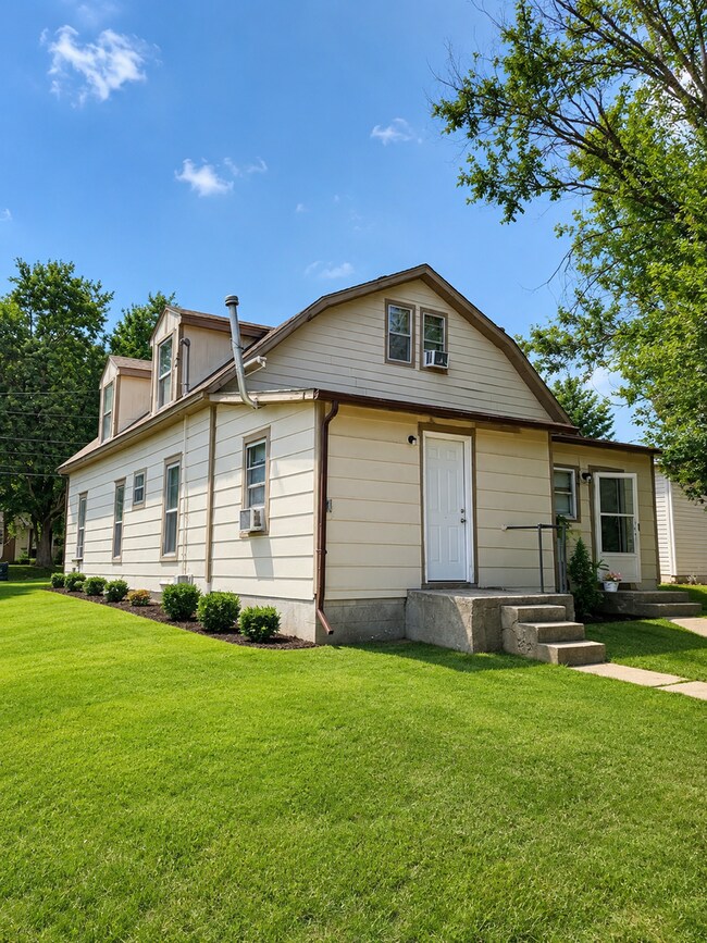 Building Photo - 931-933 S Kansas