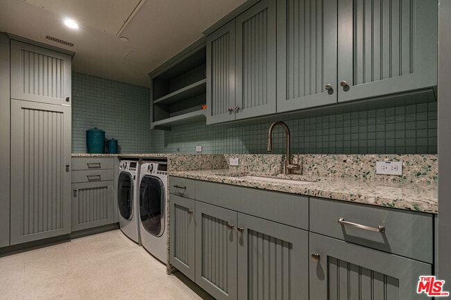 Building Photo - 127 Hollister Ave