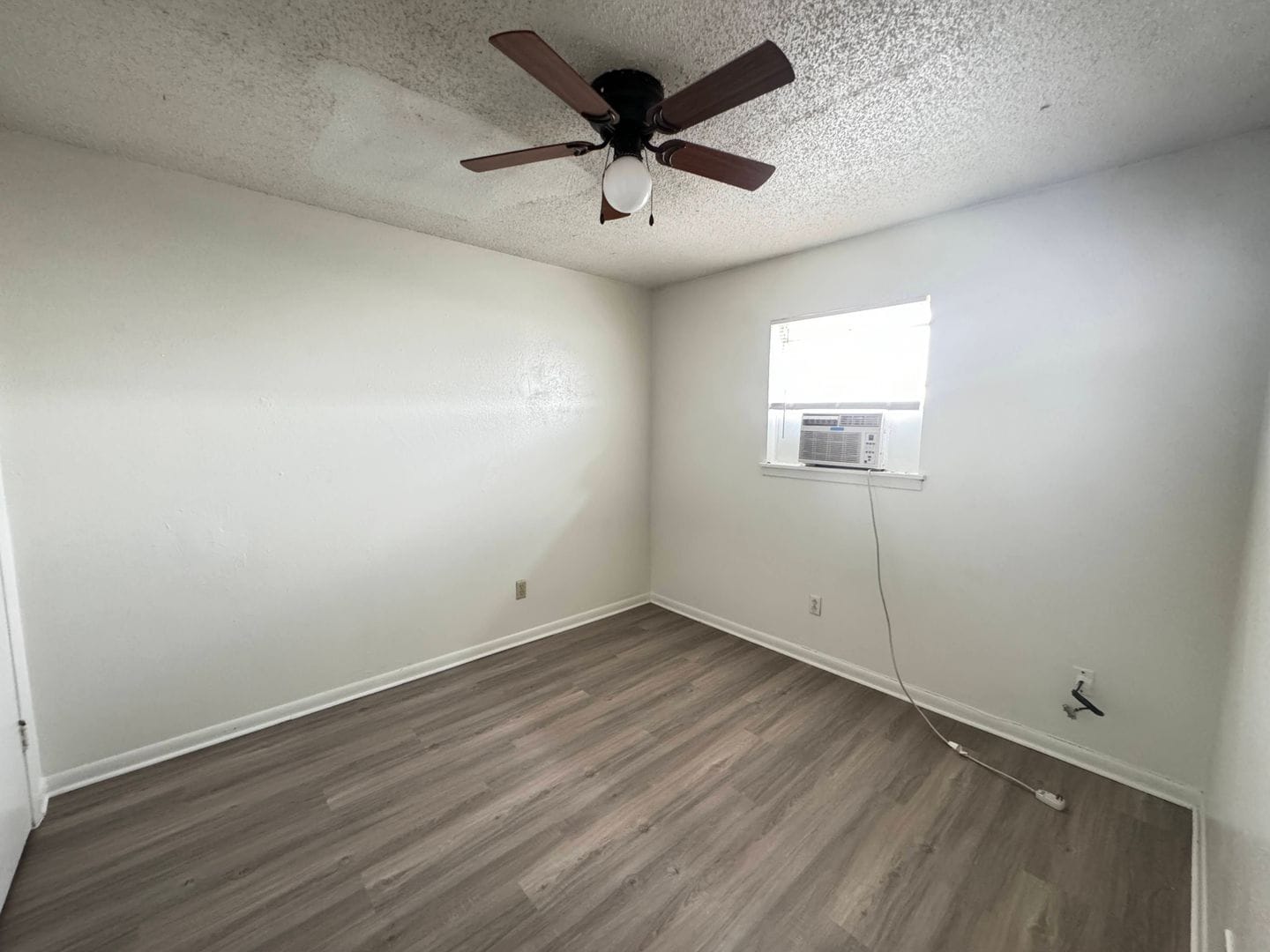 Building Photo - 503 Sunset Ln