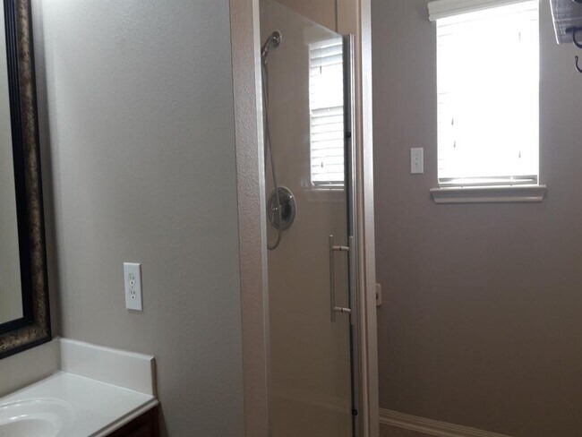 Building Photo - 14546 Bergenia Dr