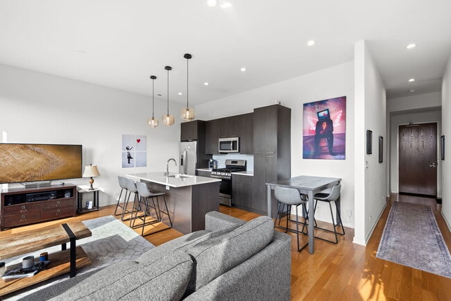 Building Photo - 1728 W Division St