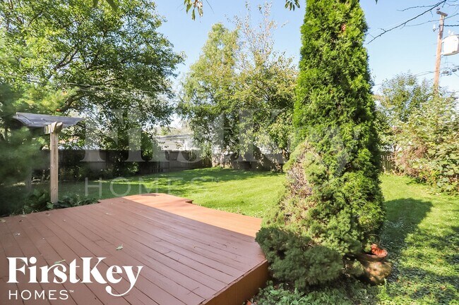 Building Photo - 122 E Lincoln Ave