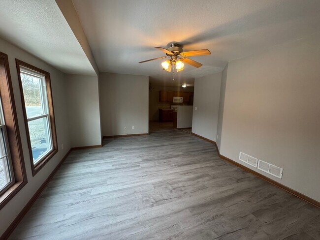 Building Photo - 2 Bedroom 1 bathroom Apartment in Wickliffe