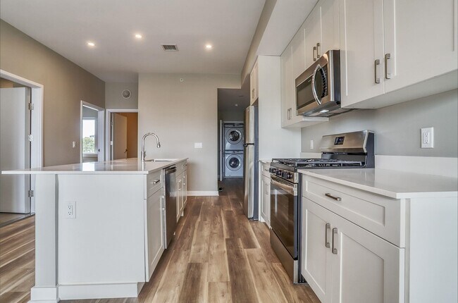 Building Photo - 475 Communipaw Ave