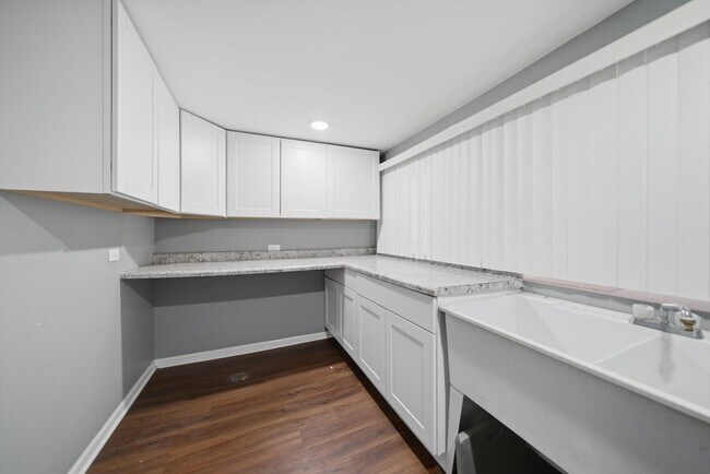 Building Photo - 2240 Highland Ave