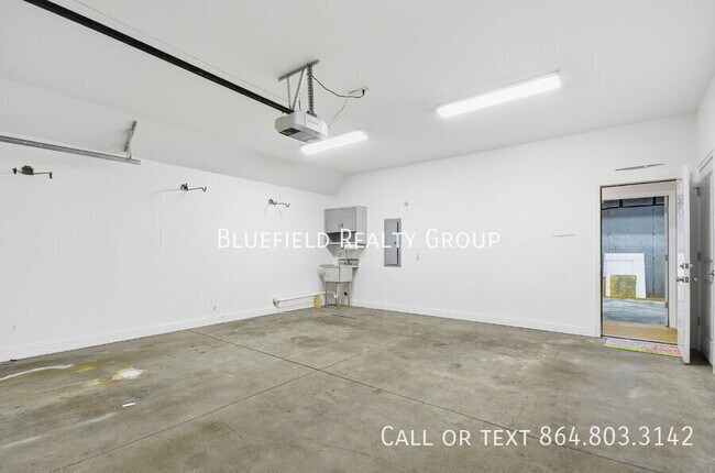 Building Photo - 1 Edge Ct