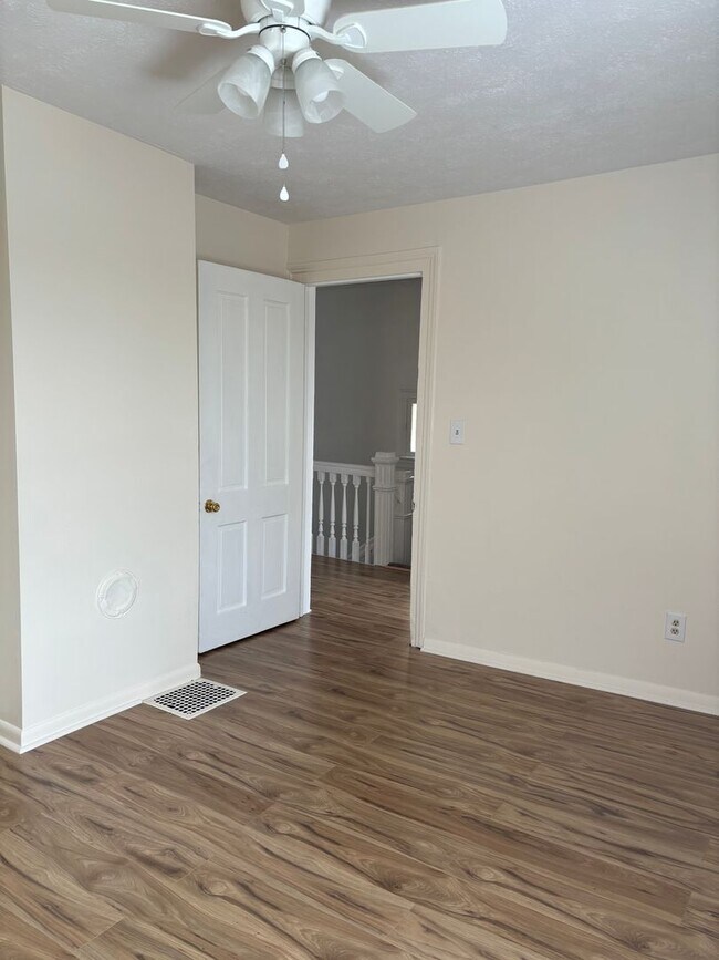 Building Photo - 814 W Beverley St