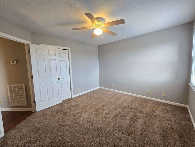 Building Photo - 991 Haggard Dr