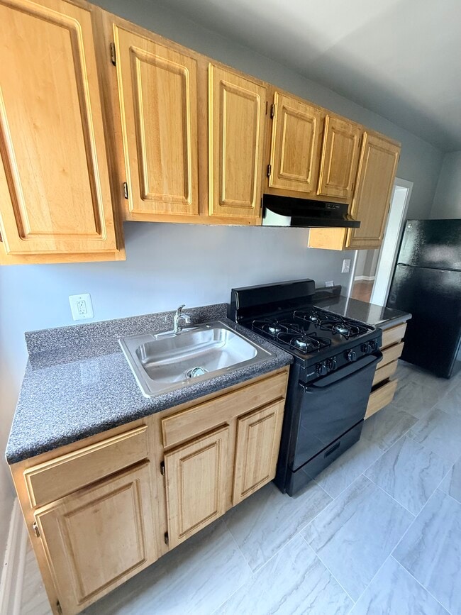 Building Photo - 4909 Chalgrove Ave