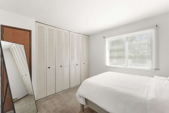 Building Photo - 2601 University Ave