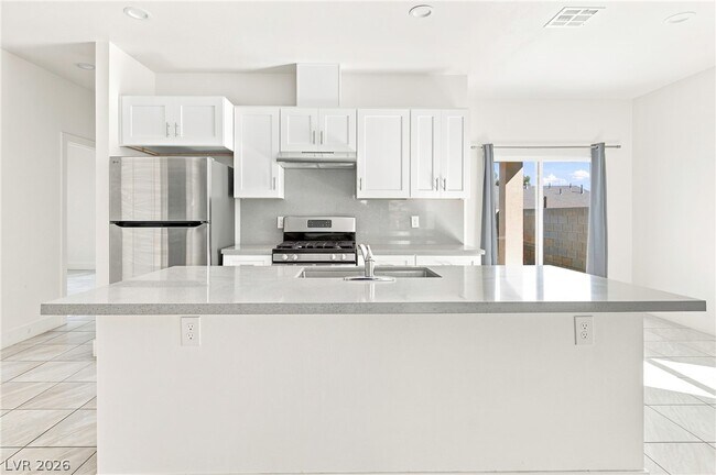 Building Photo - 4060 E Welter Ave