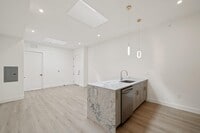 Building Photo - 491 Broadway