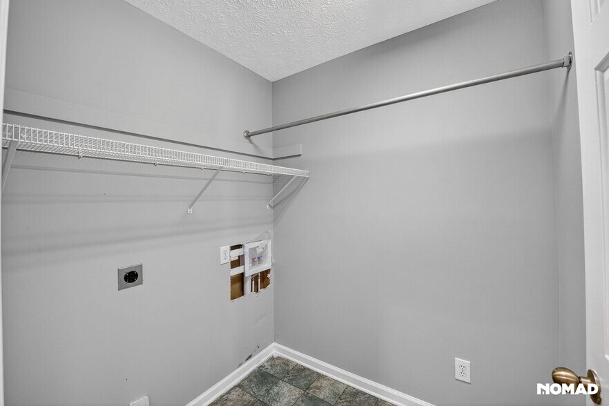 Building Photo - 124 Pinesage Dr