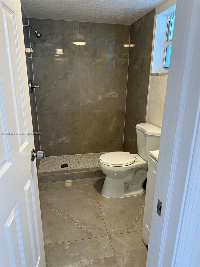 Building Photo - 3901 NW 9th Ave