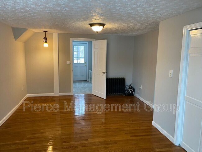 Building Photo - 939 Maplewood Ave