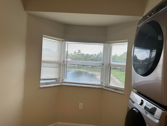 Building Photo - 3474 Briar Bay Blvd