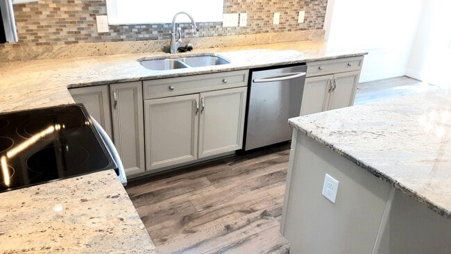 Building Photo - Country Estate Home in Ashland Area