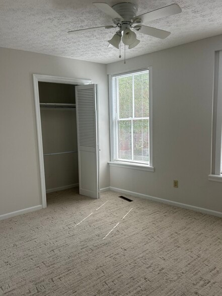 Front bedroom - 666 Mohawk St