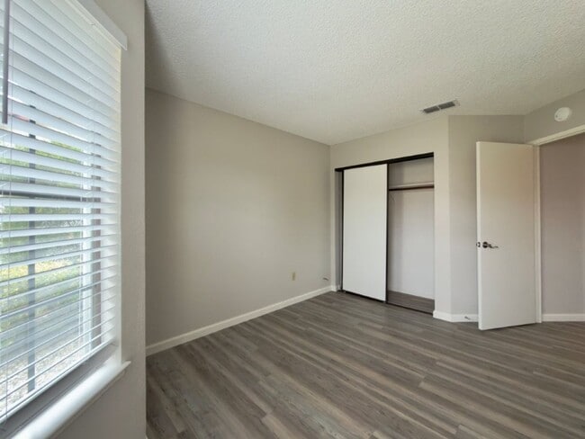Building Photo - 204 Ashby Pl