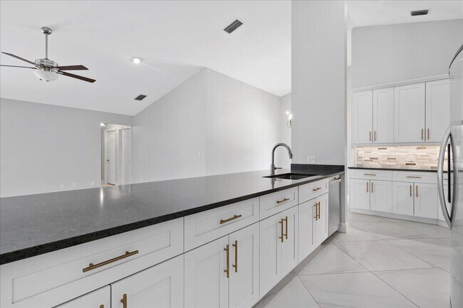 Building Photo - 15575 Woodmar Ct