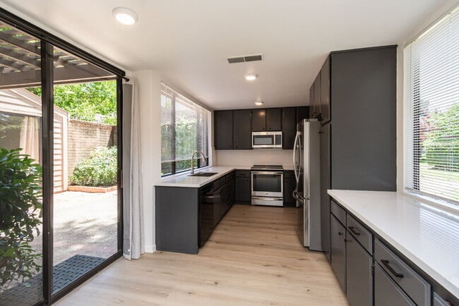 Building Photo - 478 Hartnell Pl