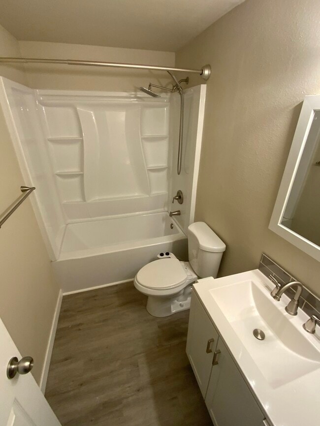 Building Photo - Olympia 3bdr 1.5 bath TOWNHOME 1 car garage 1 PET WELCOME