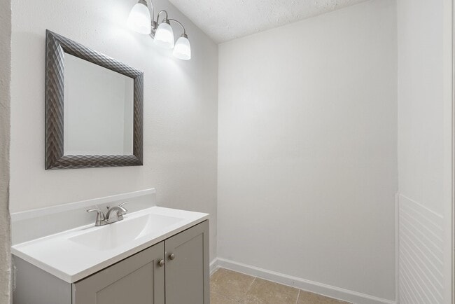 Building Photo - 16211 Olive Glen Dr
